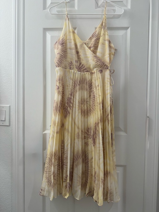 Gilli Dresses & Skirts - Gilli Yellow and Brown Tie-Dye Pleated Midi Dress